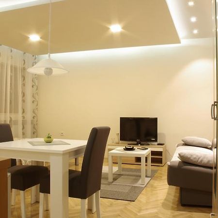 Square Studio Apartment Ni Esterno foto