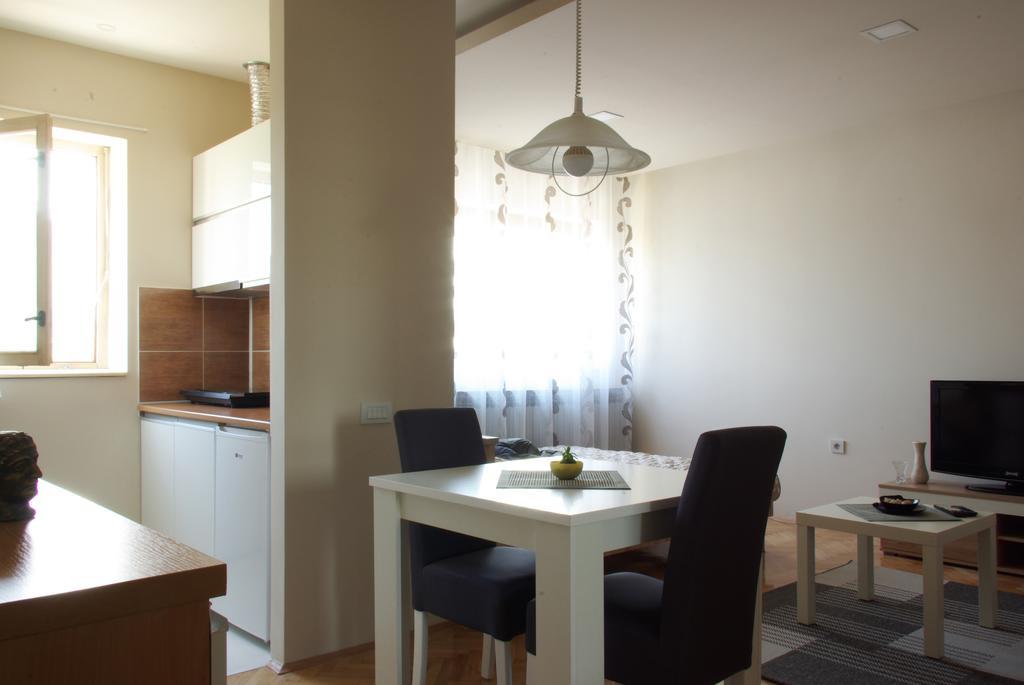 Square Studio Apartment Ni Esterno foto