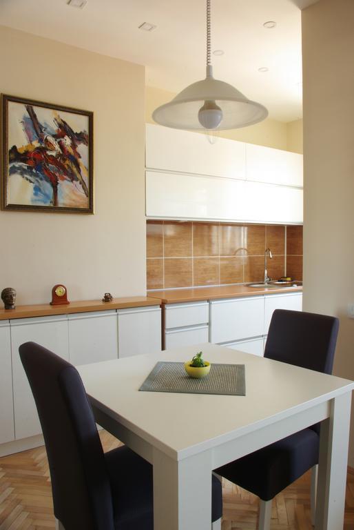 Square Studio Apartment Ni Esterno foto