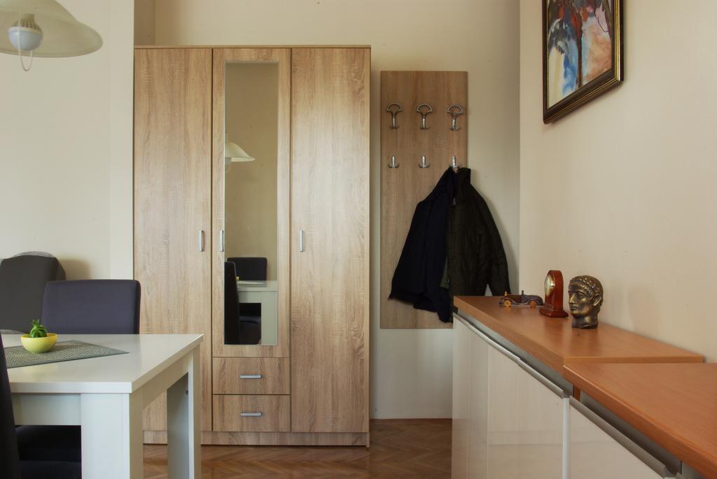 Square Studio Apartment Ni Esterno foto