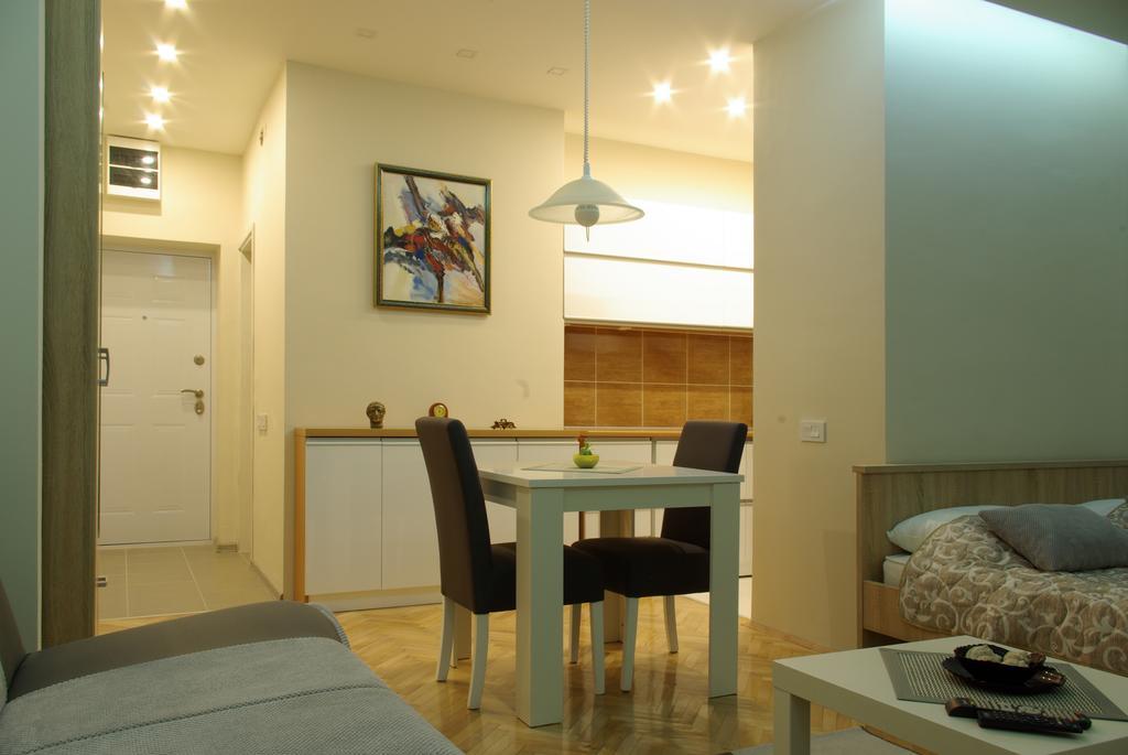 Square Studio Apartment Ni Esterno foto