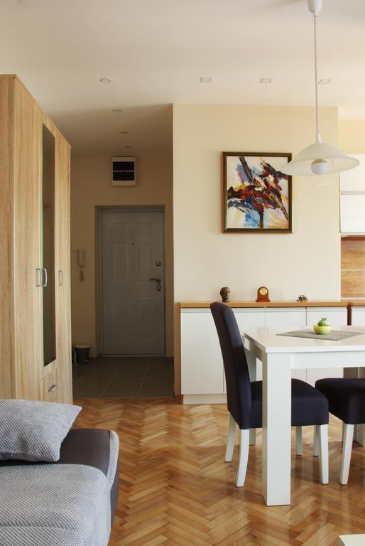Square Studio Apartment Ni Esterno foto
