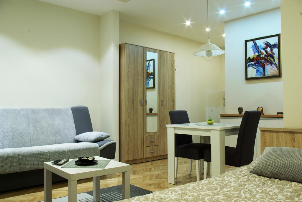 Square Studio Apartment Ni Esterno foto