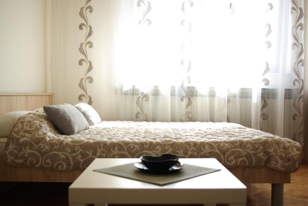 Square Studio Apartment Ni Esterno foto