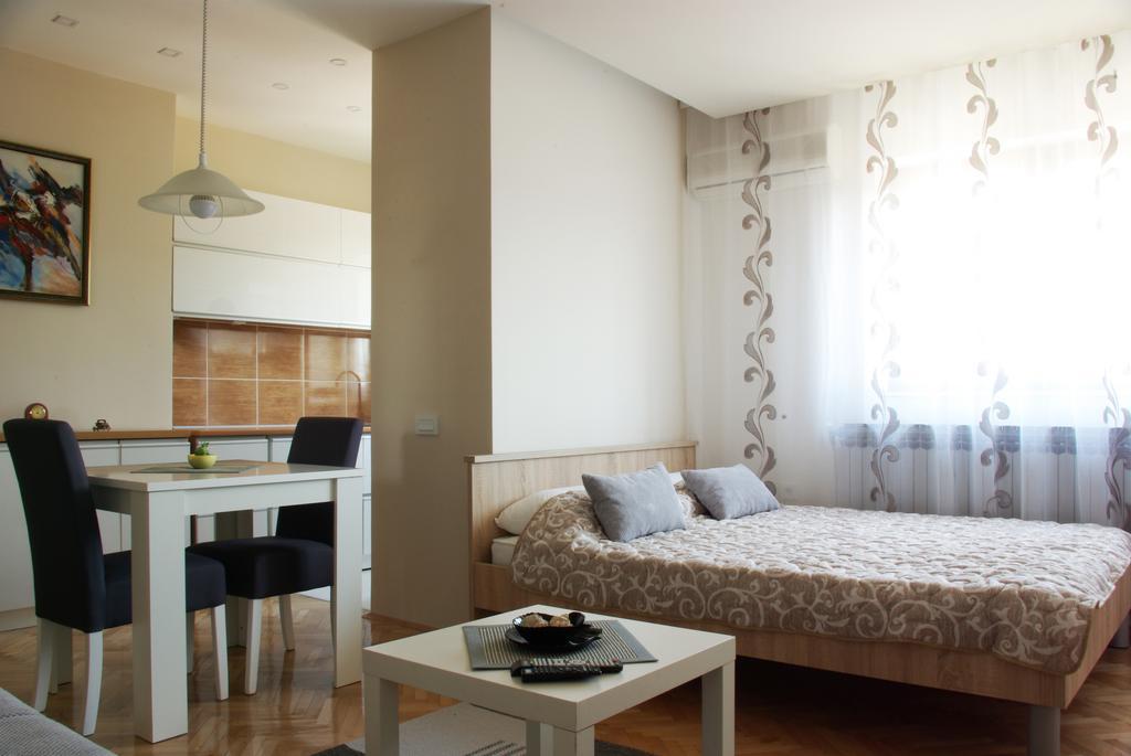 Square Studio Apartment Ni Esterno foto