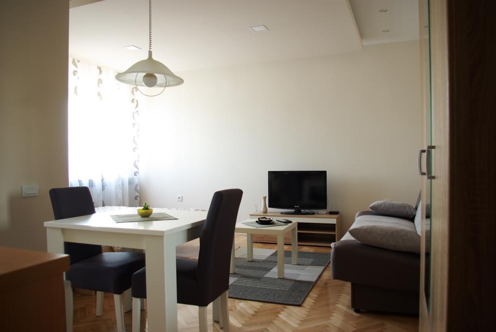 Square Studio Apartment Ni Esterno foto
